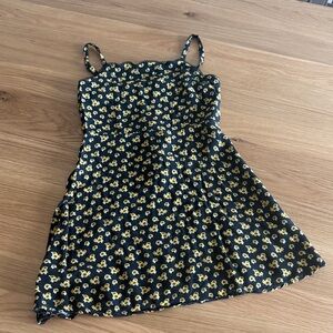 4/$20 Sunflower Art Class Dress Girls M (8)